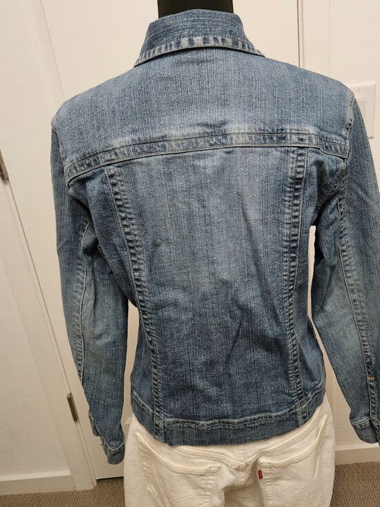 Chico's Platinum Women's Cropped Jean Jacket w/collar size 0 - Picture 4 of 14